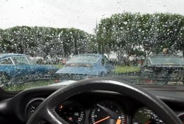 大雨天，如何讓愛車避免被淹